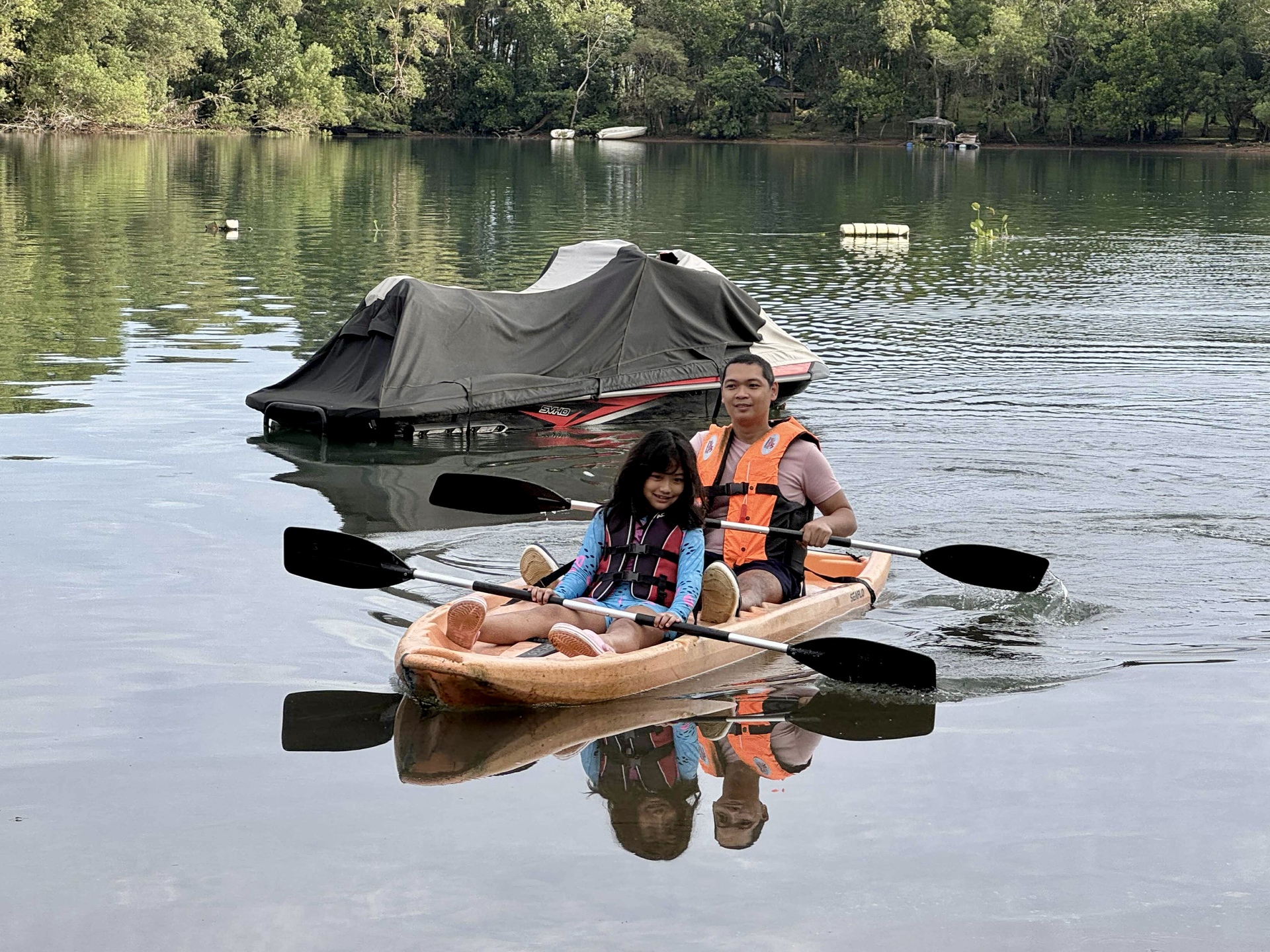 Kayaking on Lake Caliraya