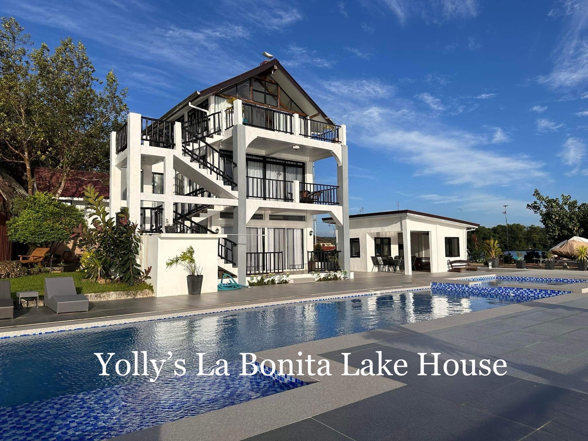 La Bonita — full exterior